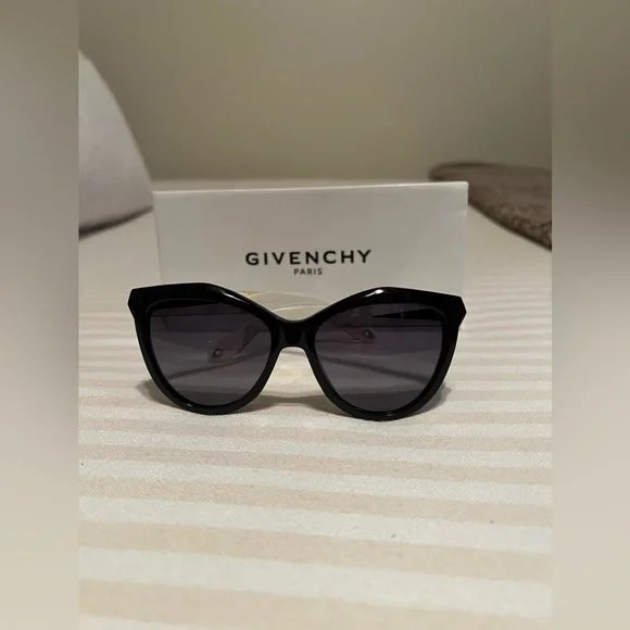 Givenchy | Accessories | New In Box Womens Givenchy 55mm  display picture 3